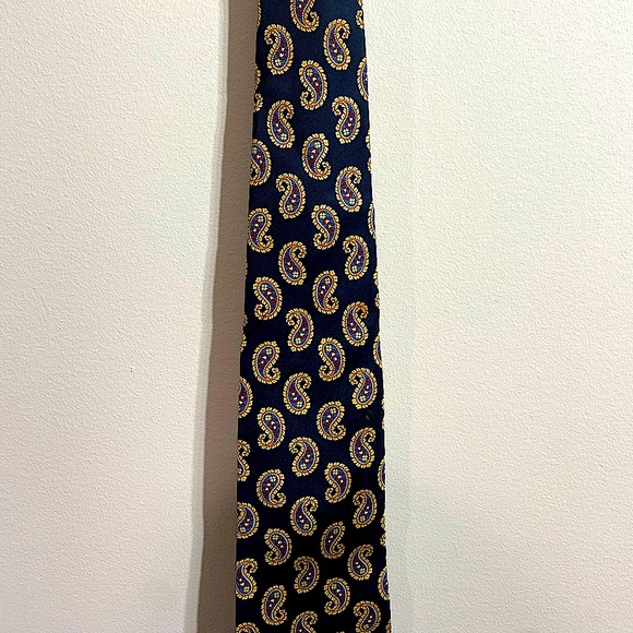 Men’s black and gold Fendi Tie. Mint condition - Picture 2 of 4